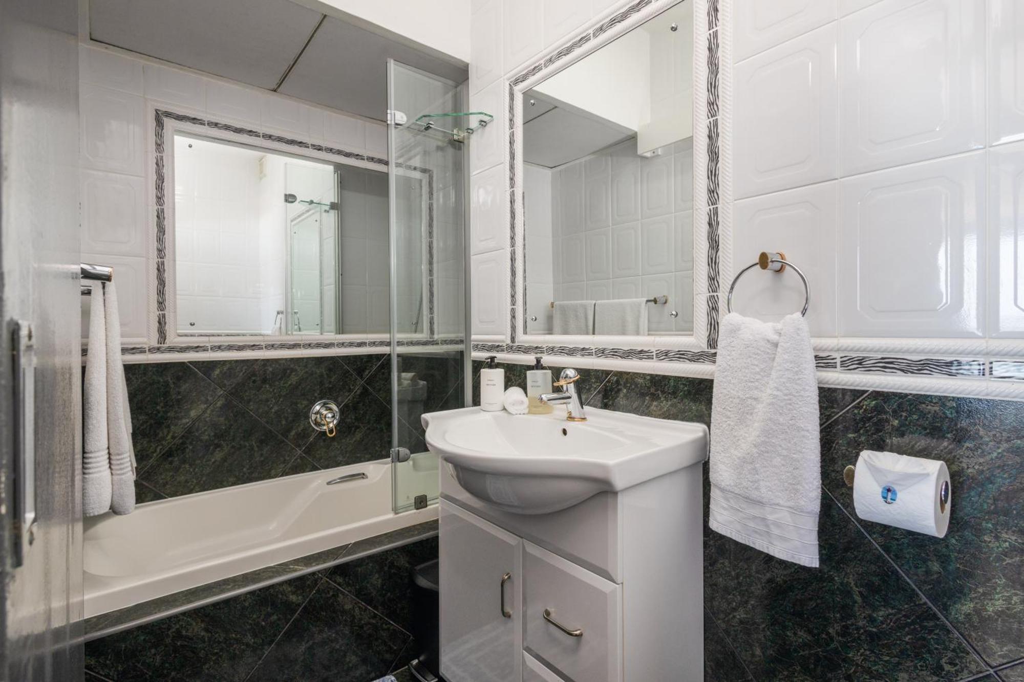 22 Bronze Bay - By Stay In Umhlanga Durban Bagian luar foto